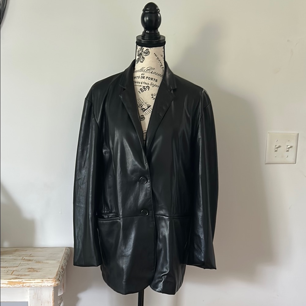 NWT Velvet by Graham & Spencer Camila Faux Leather Blazer Jacket Women's size S